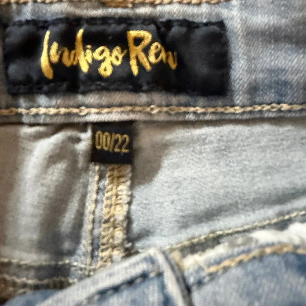 Indigo Rein Light Wash Cuffed Denim Shorts Size 00/22 Distressed Mini Jean